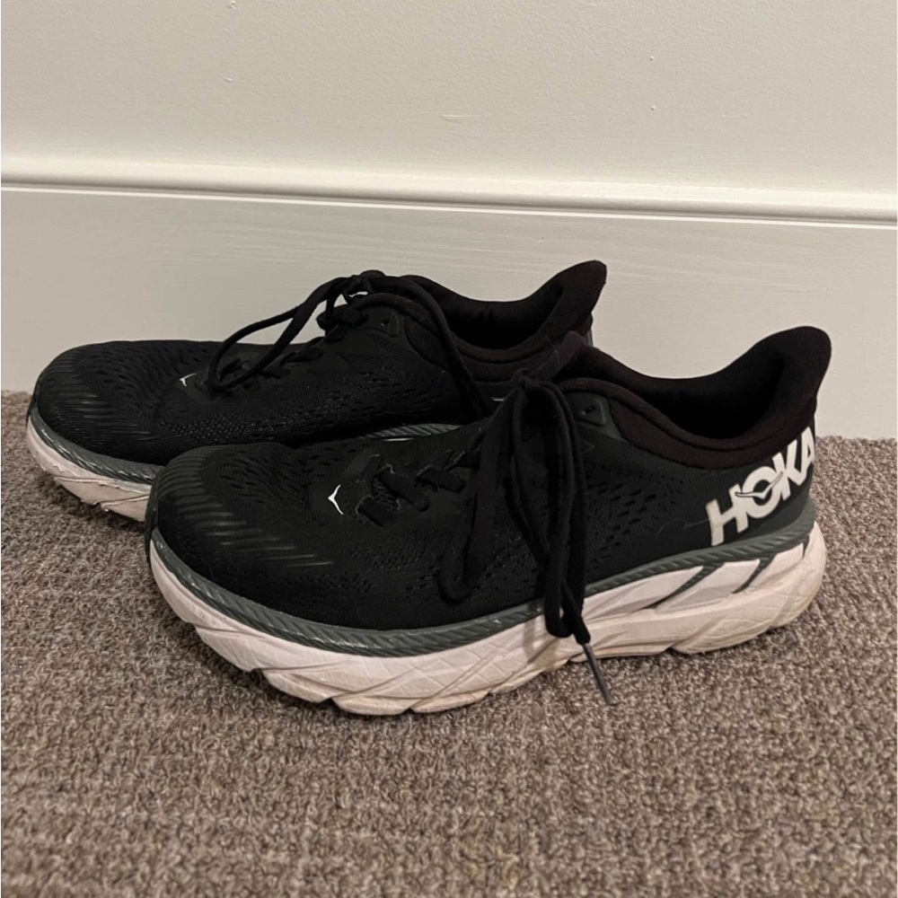 Womens hoka Clifton 7 athletic shoes size 7 D